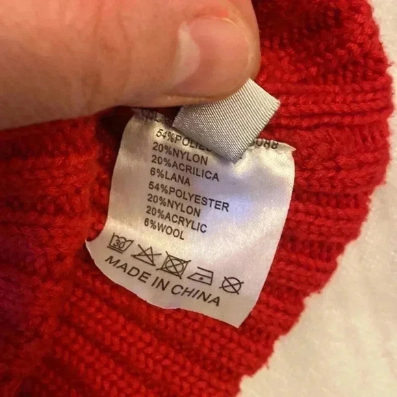 2 winter hats 🧢 for teens. MOJANG official Minecraft product and red simple hat - Picture 9 of 12